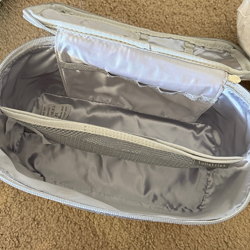 Sephora Vacationer cosmetic case - Picture 5 of 6